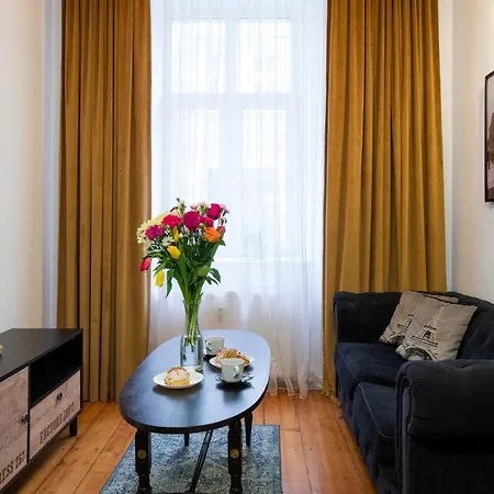 Appartamento 2-room In The Center Cracovia